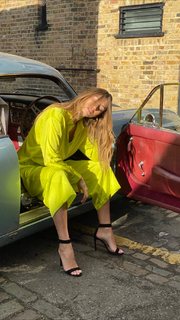 Lorena Rae feet photo thumbnail