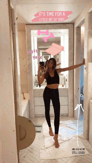 Lorena Rae feet photo thumbnail