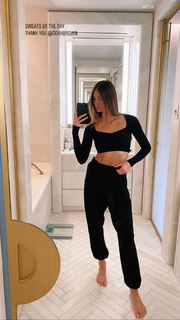 Lorena Rae feet photo thumbnail