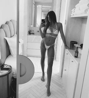 Lorena Rae feet photo thumbnail