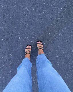 Lorena Rae feet photo thumbnail