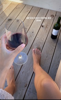 Lorena Rae feet photo thumbnail
