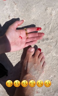 Lorena Rae feet photo thumbnail