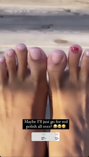 Lorena Rae feet photo thumbnail