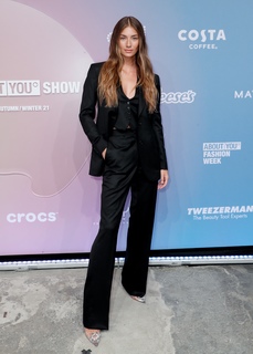 Lorena Rae feet photo thumbnail