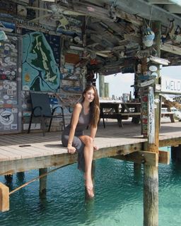 Lorena Rae feet photo thumbnail