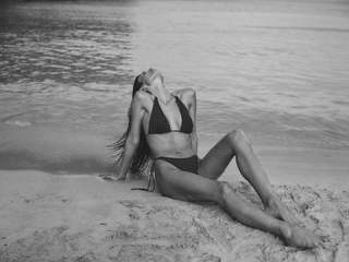 Lorena Rae feet photo thumbnail