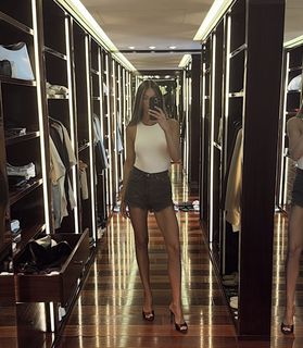 Lorena Rae feet photo thumbnail