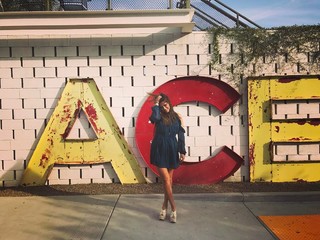 Lorenza Izzo feet photo thumbnail