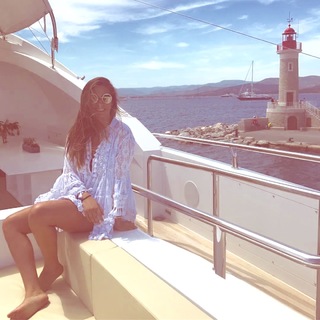 Lorenza Izzo feet photo thumbnail