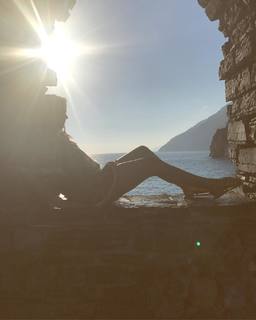 Lorenza Izzo feet photo thumbnail