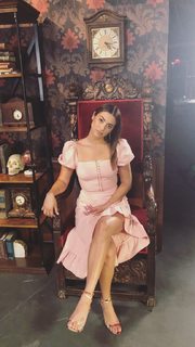 Lorenza Izzo feet photo thumbnail