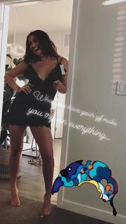 Lorenza Izzo feet photo thumbnail