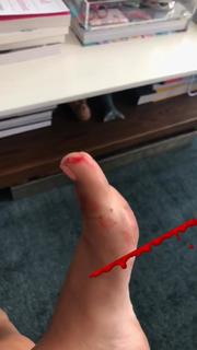 Lorenza Izzo feet photo thumbnail