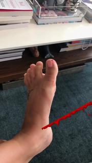 Lorenza Izzo feet photo thumbnail
