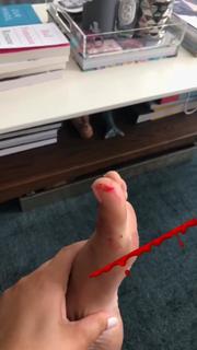 Lorenza Izzo feet photo thumbnail