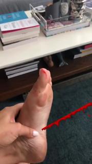 Lorenza Izzo feet photo thumbnail