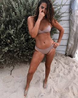 Lorenza Izzo feet photo thumbnail