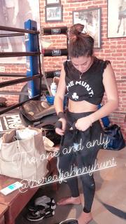 Lorenza Izzo feet photo thumbnail