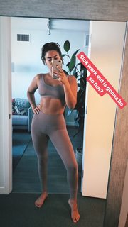 Lorenza Izzo feet photo thumbnail
