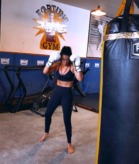 Lorenza Izzo feet photo thumbnail