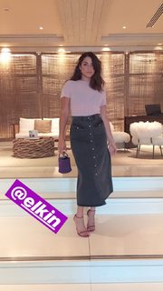 Lorenza Izzo feet photo thumbnail