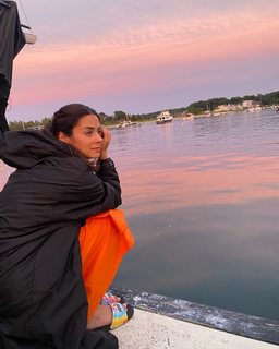 Lorenza Izzo feet photo thumbnail