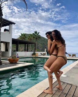 Lorenza Izzo feet photo thumbnail