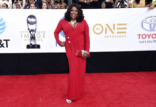 Loretta Devine feet photo 9