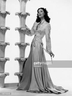 Loretta Young feet photo 17