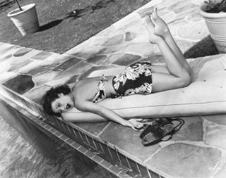 Loretta Young feet photo 14