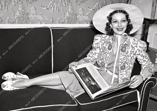 Loretta Young feet photo 11