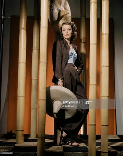 Loretta Young feet photo 7