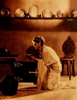 Loretta Young feet photo 4
