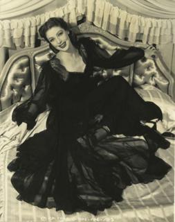 Loretta Young feet photo 7