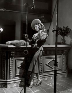 Loretta Young feet photo 5