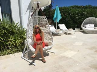 Lori Greiner feet photo thumbnail