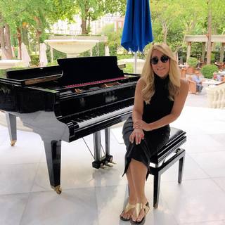 Lori Greiner feet photo thumbnail