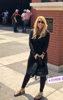 Lori Greiner feet photo thumbnail