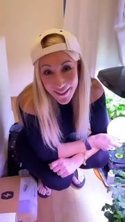 Lori Greiner feet photo thumbnail