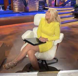 Lori Greiner feet photo thumbnail