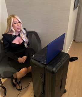 Lori Greiner feet photo thumbnail