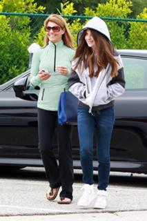 Lori Loughlin feet photo thumbnail