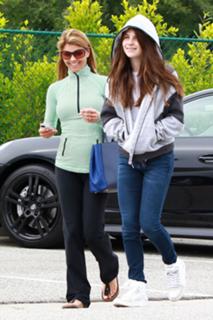 Lori Loughlin feet photo thumbnail