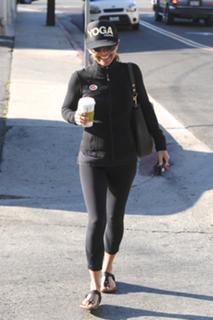 Lori Loughlin feet photo thumbnail