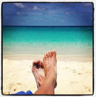 Lori Loughlin feet photo thumbnail