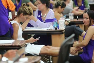 Lori Loughlin feet photo thumbnail
