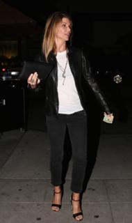 Lori Loughlin feet photo thumbnail