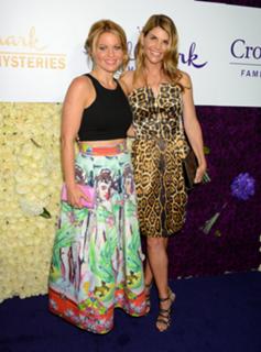 Lori Loughlin feet photo thumbnail