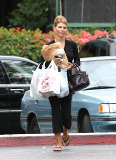 Lori Loughlin feet photo thumbnail